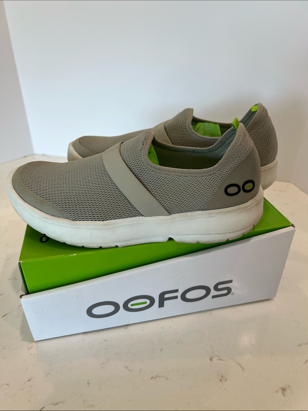 OOFOS OOMG Mesh Low Recovery Slip-On Sneakers Gray White Women’s Size 8 #5070 - Picture 2 of 12